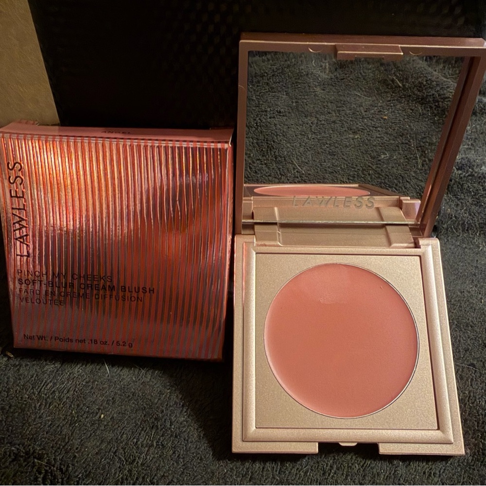 LAWLESS PINCH MY CHEEKS SOFT-BLUR CREAM
BLUSH in shade Angel NWT